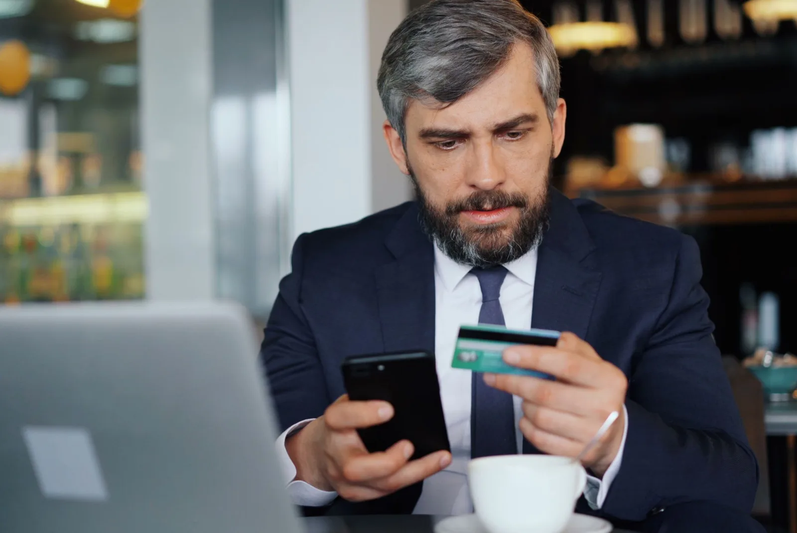 Banque en ligne gratuite : comparatif des conditions réelles
